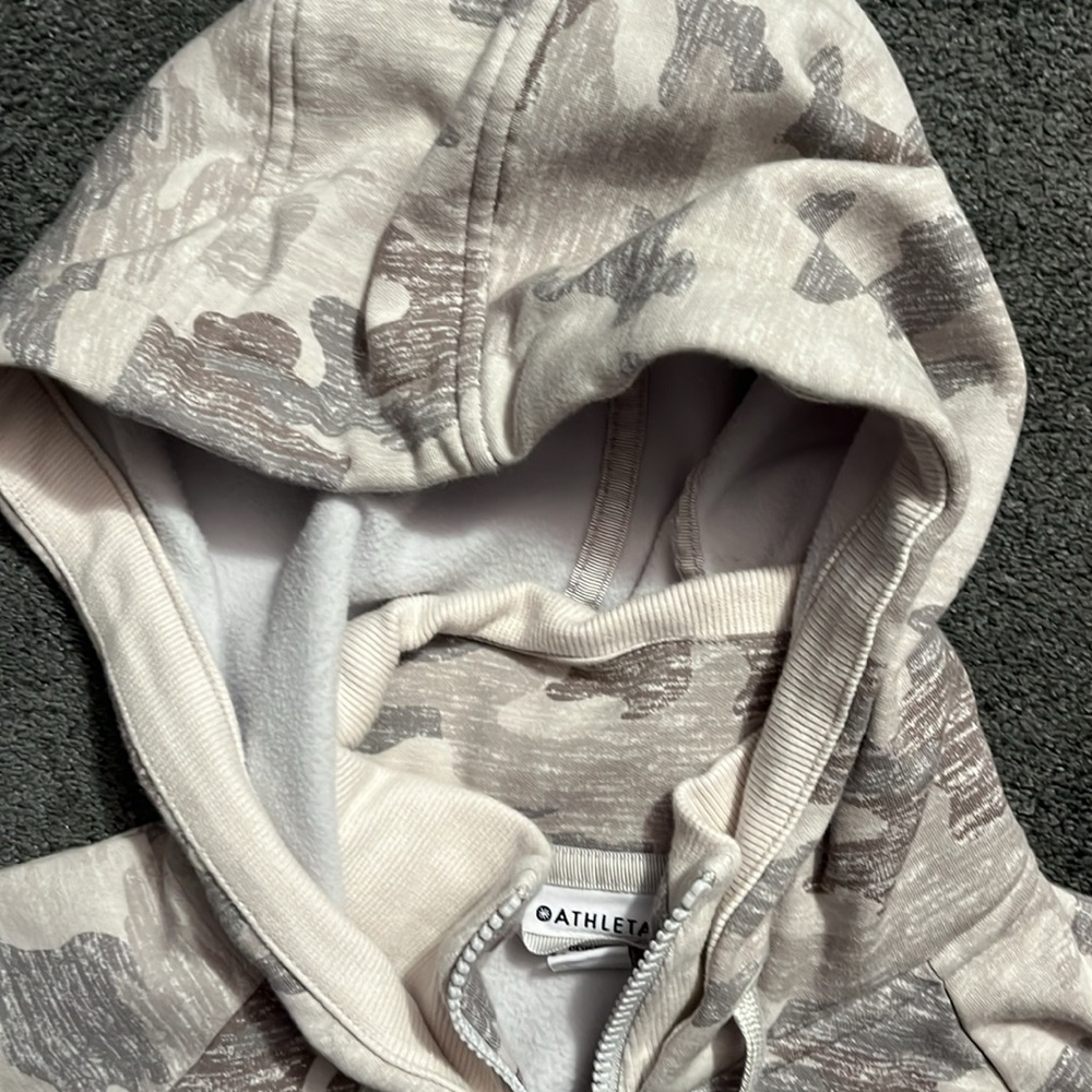 Athleta Triumph Hoodie in Gypsum Camo - Picture 8 of 14